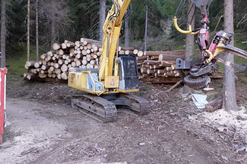 OmecoHub - Immagine NEW HOLLAND E245B